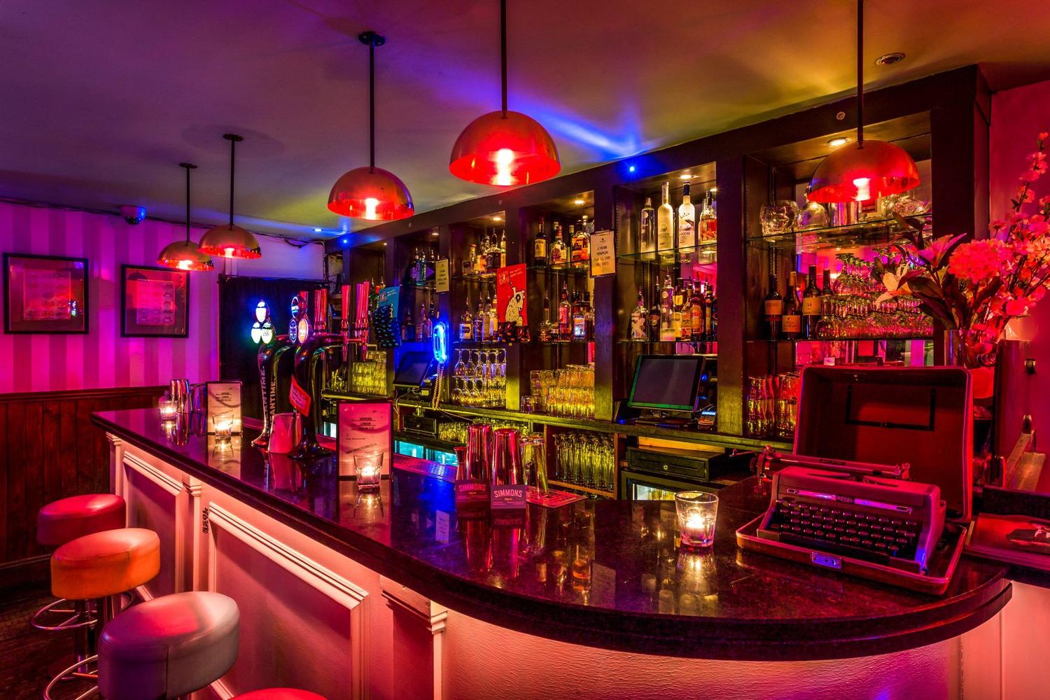 Simmons Bar | Fitzrovia low resolution