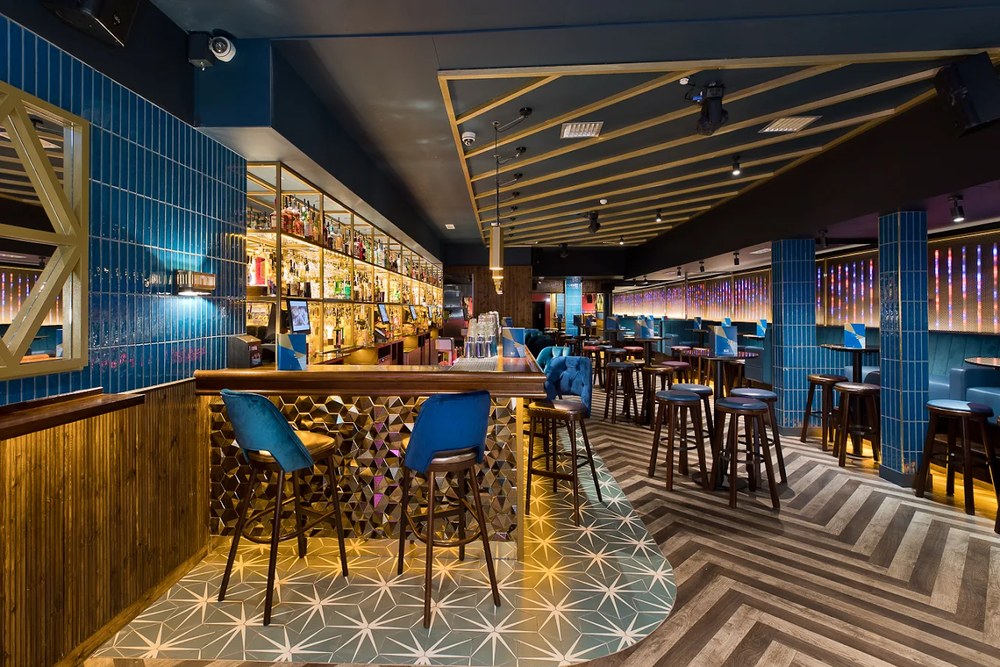 Be At One - Manchester (SingPods Karaoke) low resolution