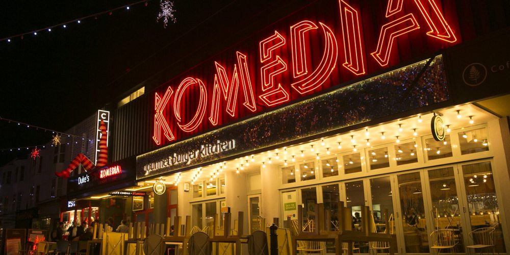 Komedia